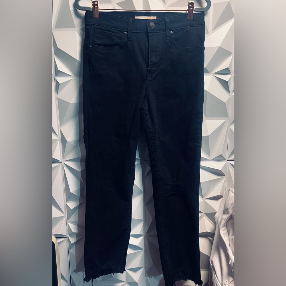 Levi's Women's Black Cropped Jeans